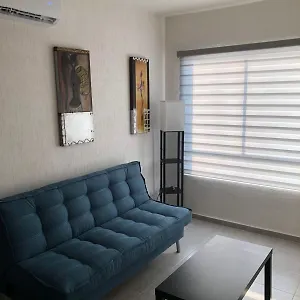 Familiar Con Alberca En Apartamento
